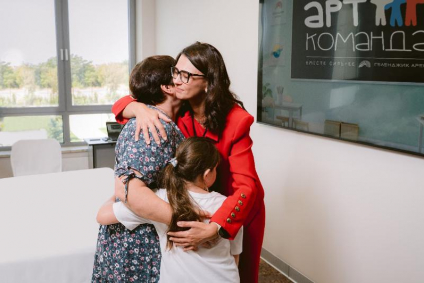В Геленджике стартовал проект «Арт-команда» для детей из семей участников СВО