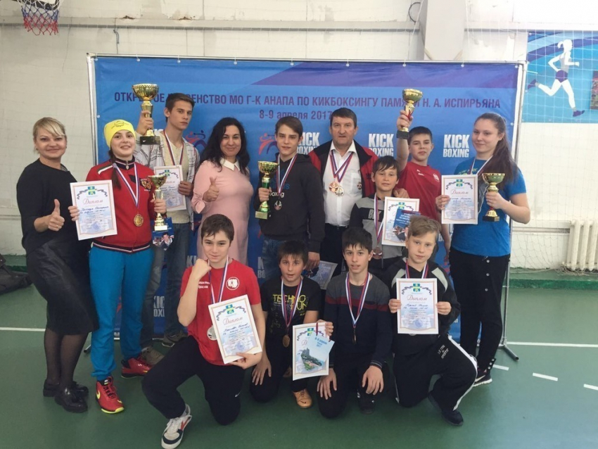 Новороссийские кикбоксеры вернулись все в золоте с соревнований