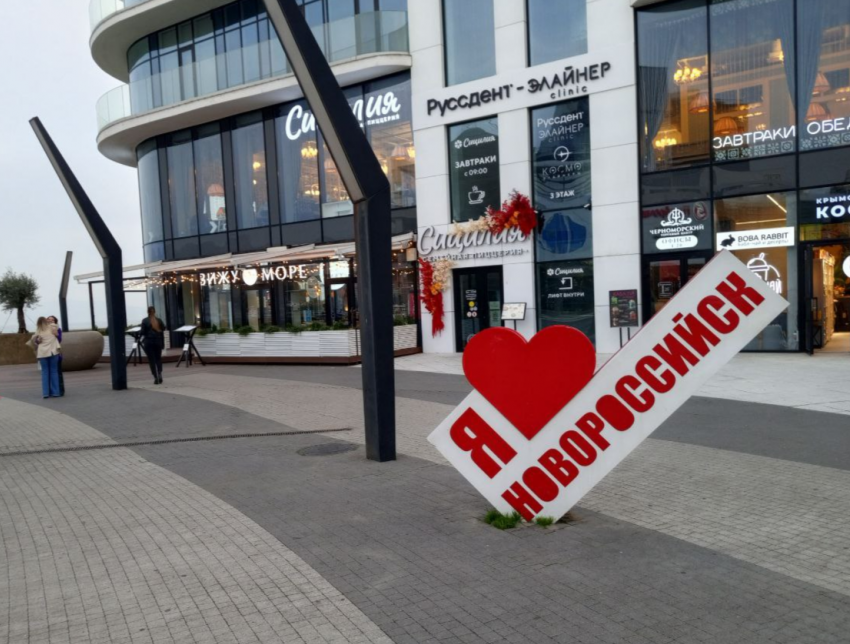 Атака БПЛА в Новороссийске: родители в школу детей не ведут