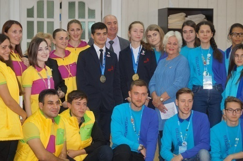 Глава города Новороссийска встретился с волонтёрами «WFYS2017» и победителями «World Skills»