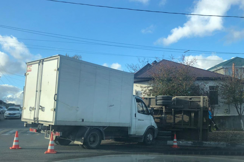 Тяжелый перевертыш: «грузовое» ДТП произошло в Новороссийске 