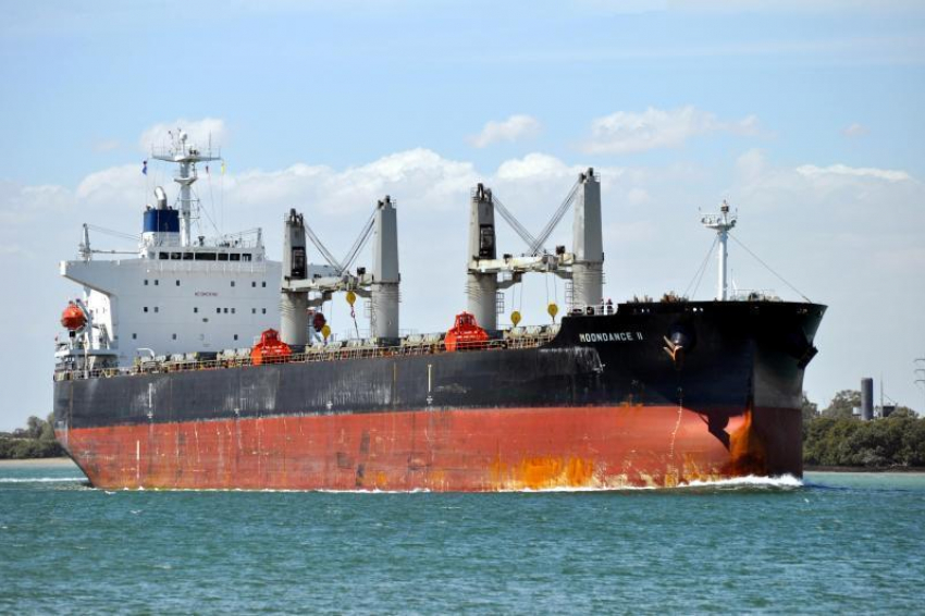 Разлив нефти произошёл в морском порту Новороссийска