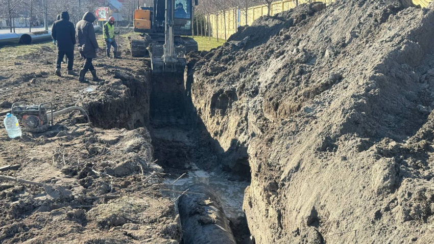 Вода не мешает водопроводу, а новороссийцы сегодня обойдутся без света и газа 