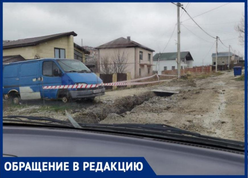 Улица с говорящим названием: под Новороссийском автомобили застревают в грязи