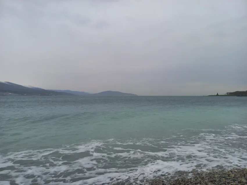 Вода бодрит: Чёрное море в Новороссийске стремительно остывает