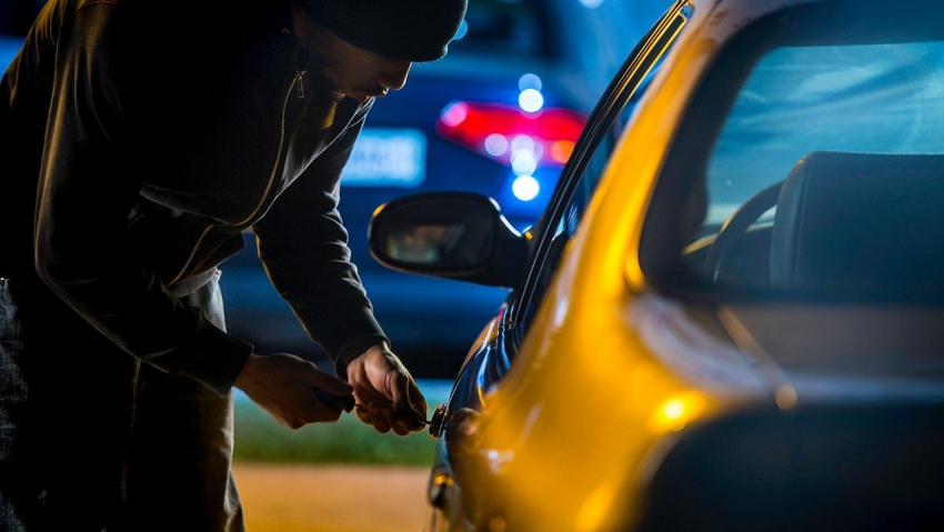 Новороссийский джентльмен удачи попал в ДТП на угнанной машине 