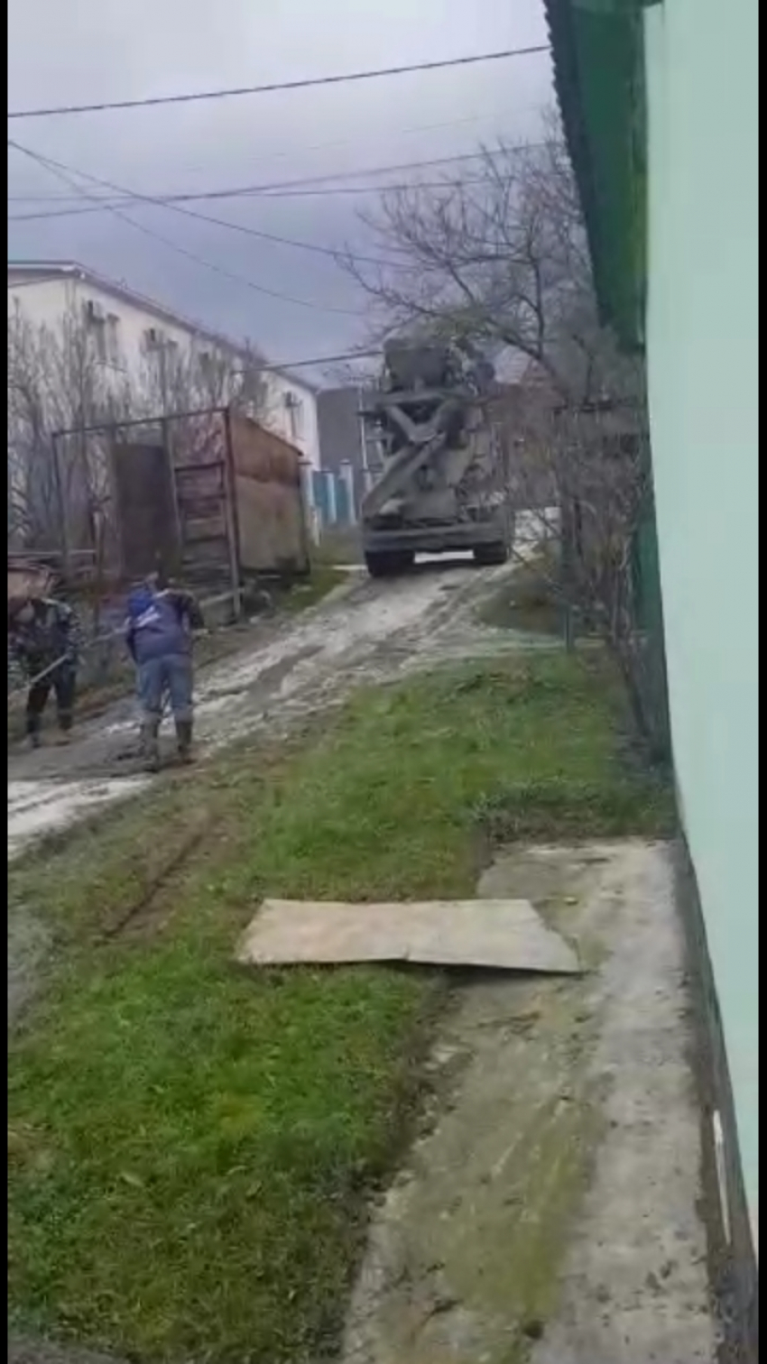 Под Новороссийском соседи замучили улицу ремонтом