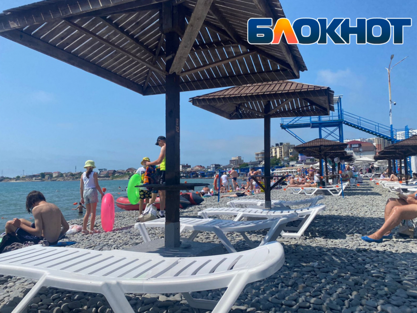 «В Кабардинке лучше!», - гости Новороссийска разочарованы Алексино из-за запаха и водорослей 