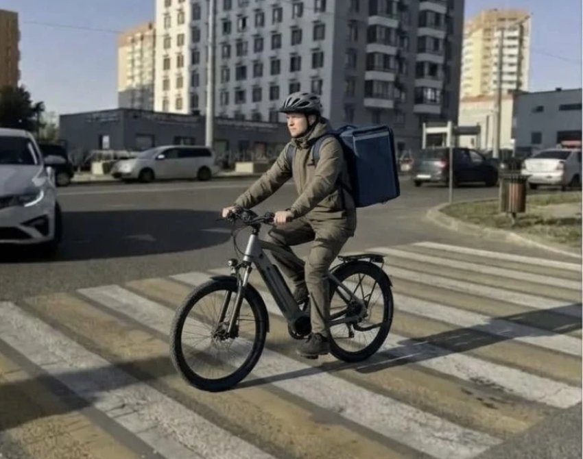 В Краснодарском крае могут ввести права для курьеров на электровелосипедах