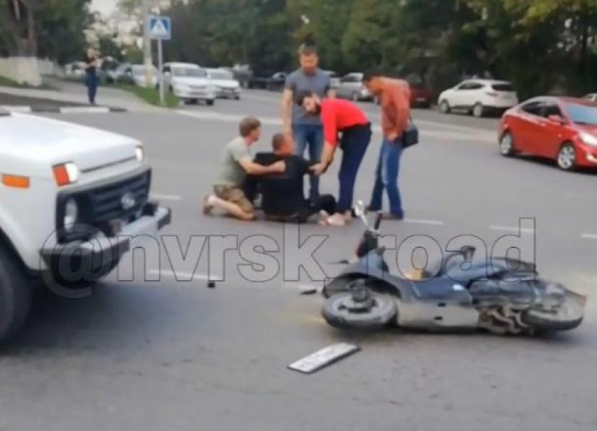Очередная авария: мопедист пострадал в ДТП в Новороссийске