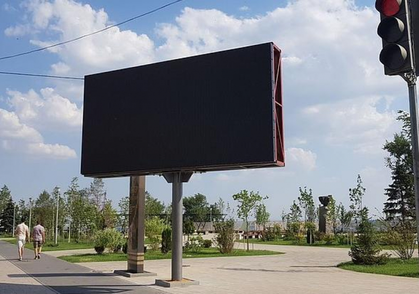Реклама огонь: билборд привлек внимание новороссийцев