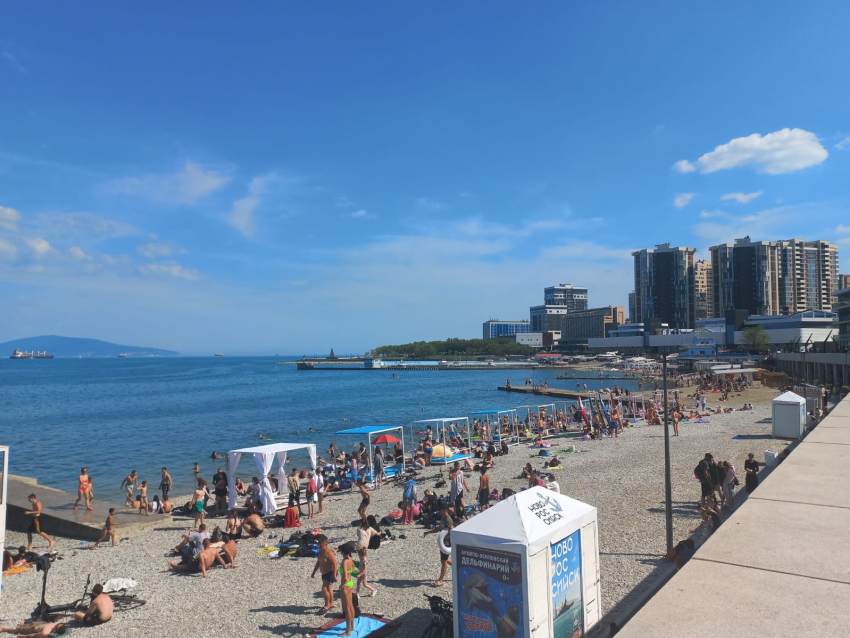 "Караван-сарай": Центральный пляж Новороссийска разочаровал отдыхающих 
