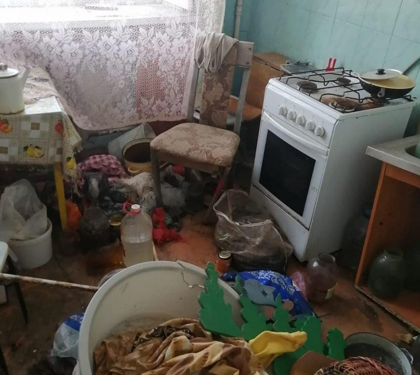 Услышали трупный запах соседи нехорошей квартиры в Новороссийске 