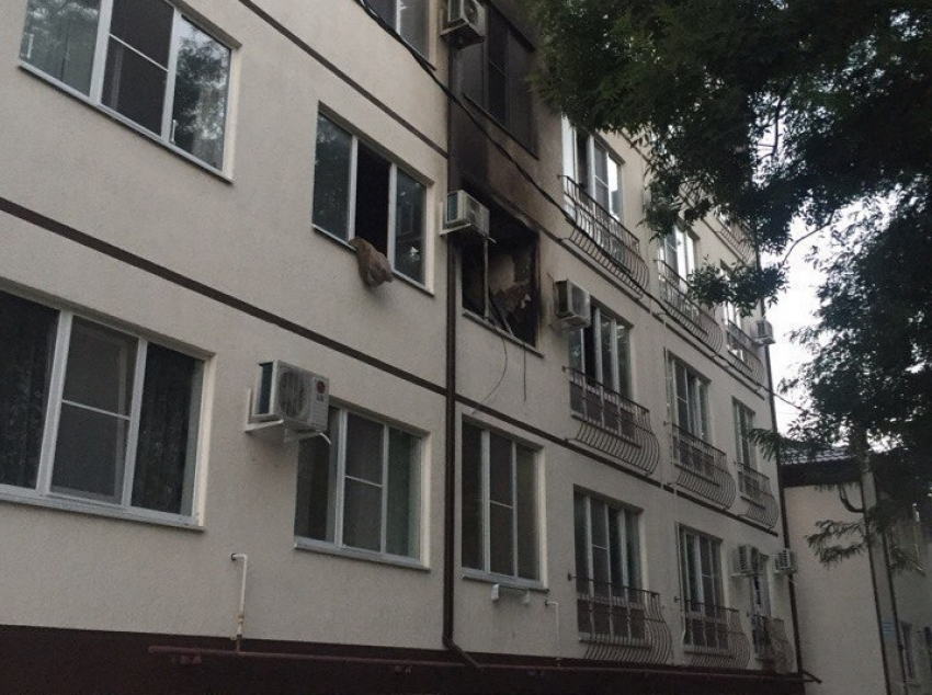 Пока тушили одну, затопили несколько других квартир в Новороссийске