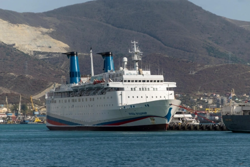 Лайнер «Князь Владимир», стоящий в порту Новороссийска, продан компании из Подмосковья