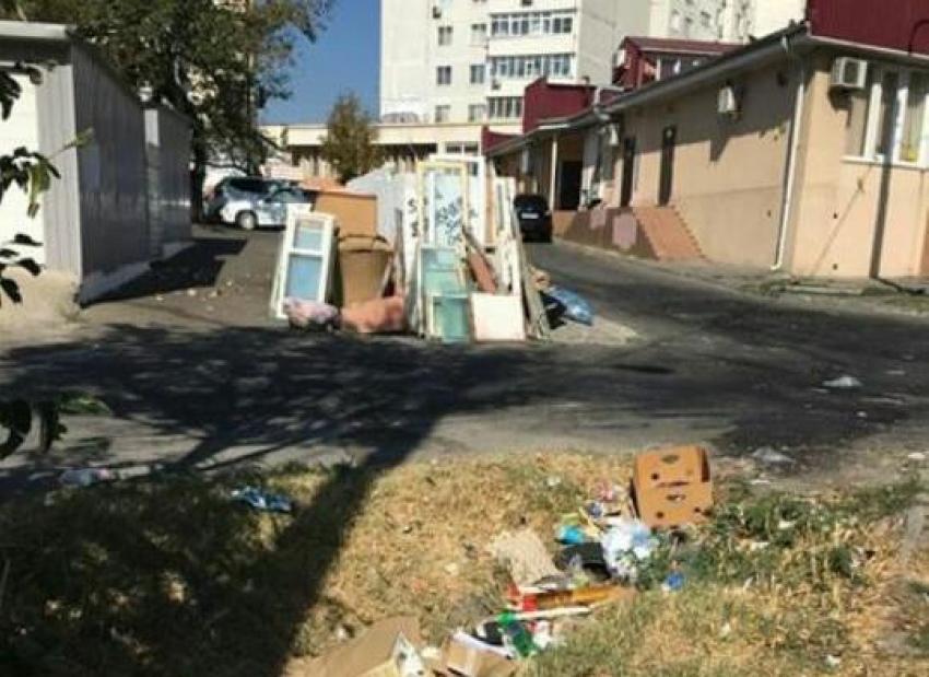 В преддверии Дня города Новороссийск утопает в мусоре