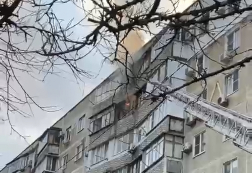 Работают пожарные, приехала реанимация: в Новороссийске сгорела квартира