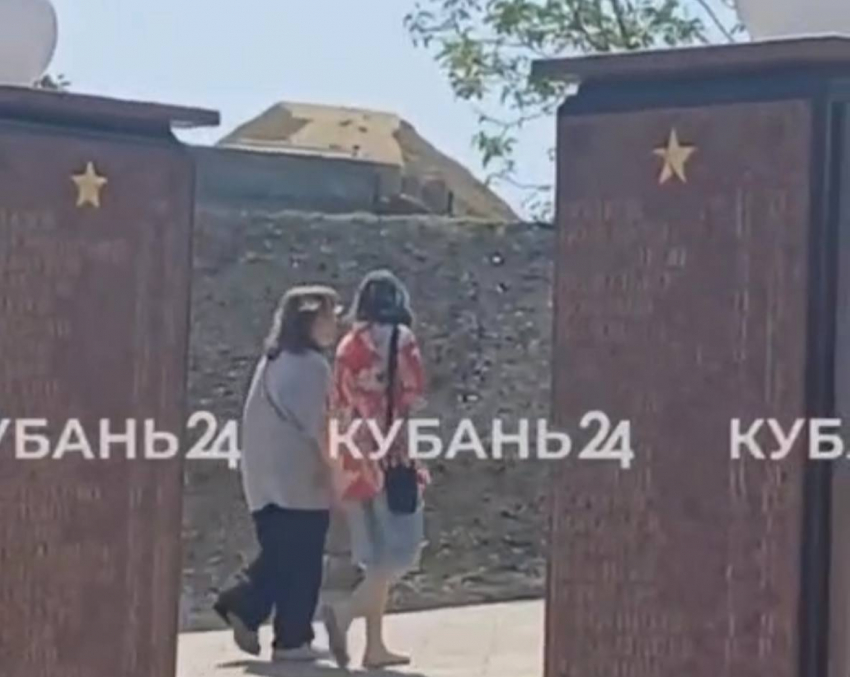Прикурили сигарету от Вечного огня? В Новороссийске разыскивают подростков, осквернивших мемориал
