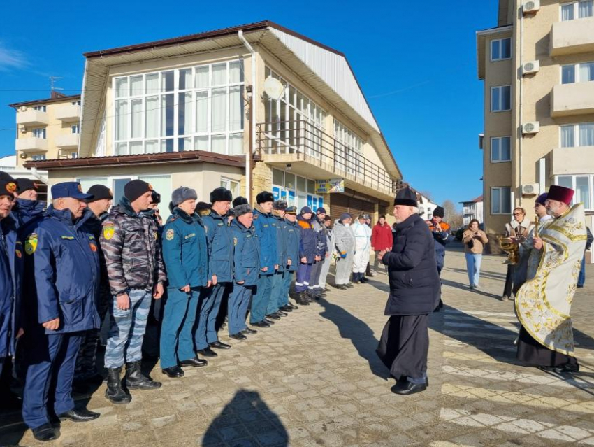 Поможет только чудо: священники новороссийской епархии помолились за ликвидаторов экологической катастрофы