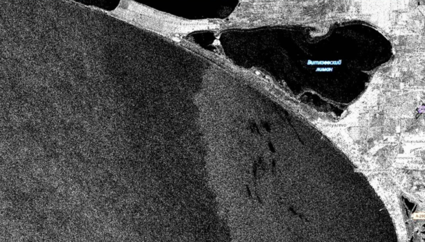 Нефтепродукты атакуют: пятно из 900 тонн мазута идет к берегам Темрюка и Тамани