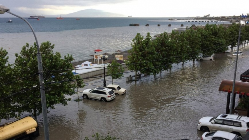 Смерчи, ливни, ураганы обрушатся снова на Новороссийск 