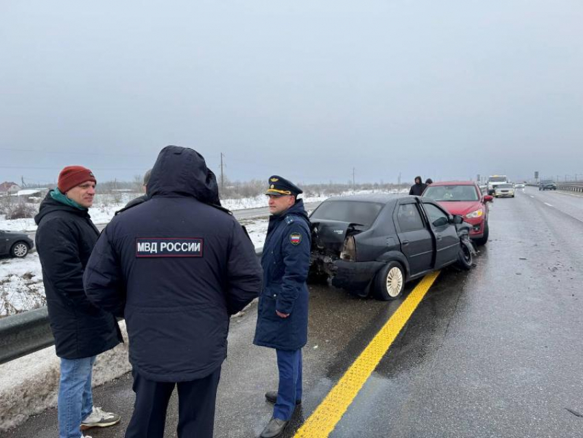 Две серьезные аварии за день: автобус в кювете под Новороссийском и массовое ДТП на трассе М-4