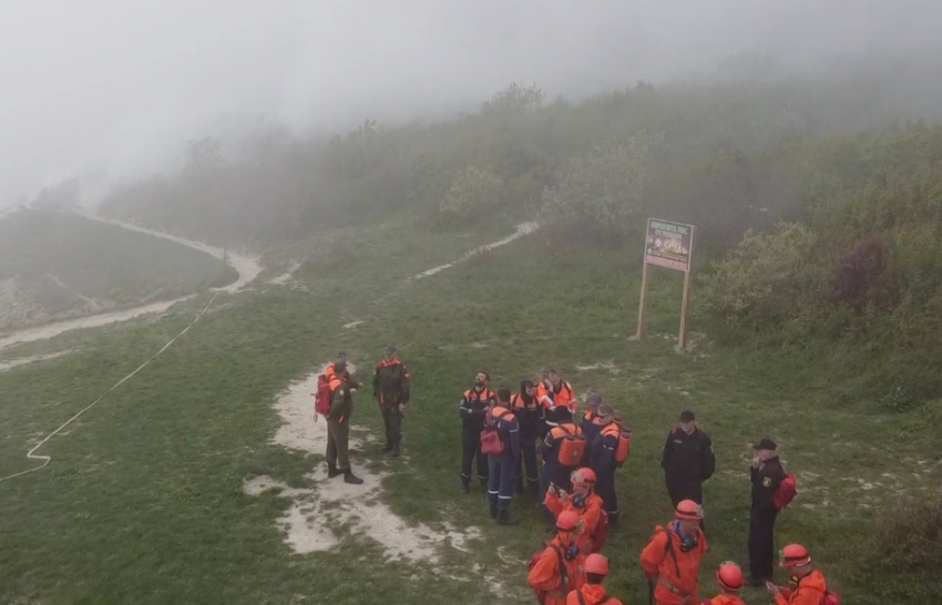 Ранец с водой на спине - и в гору: в Новороссийске отработали тушение пожаров в сложных условиях