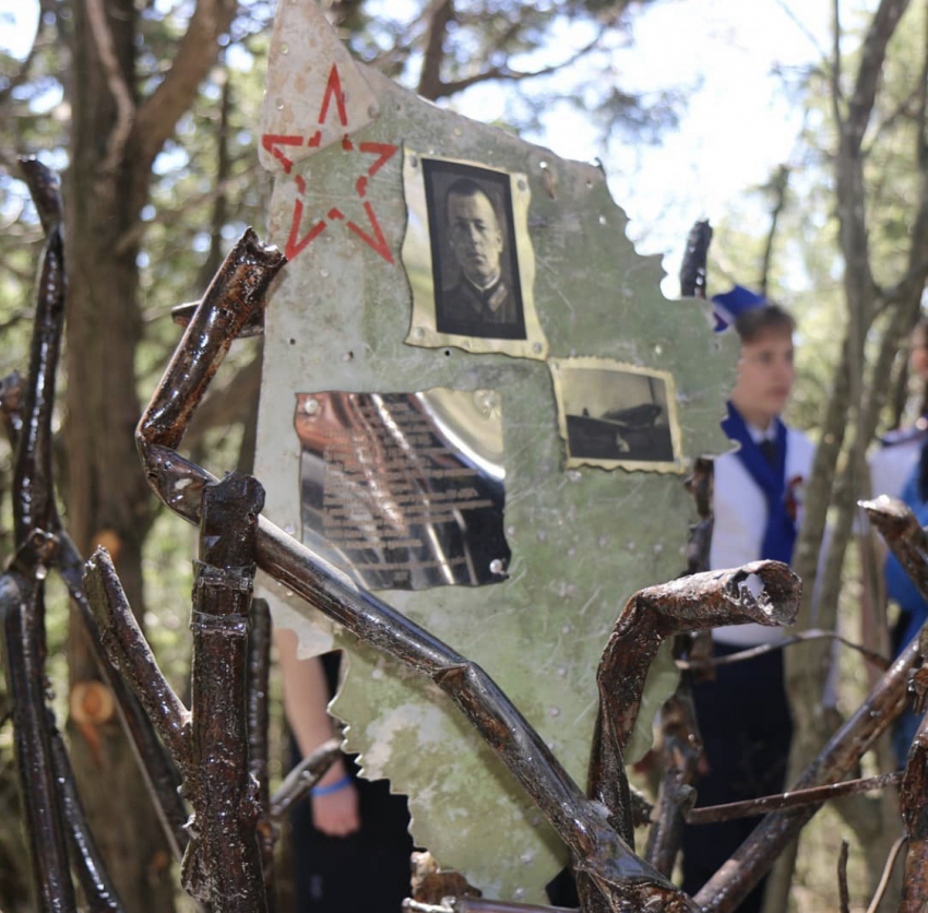 Под Новороссийском открыли памятный знак погибшему во время войны летчику