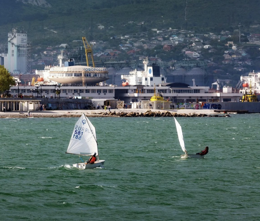 Новороссийцев ждёт солнечное, но ветреное воскресенье 