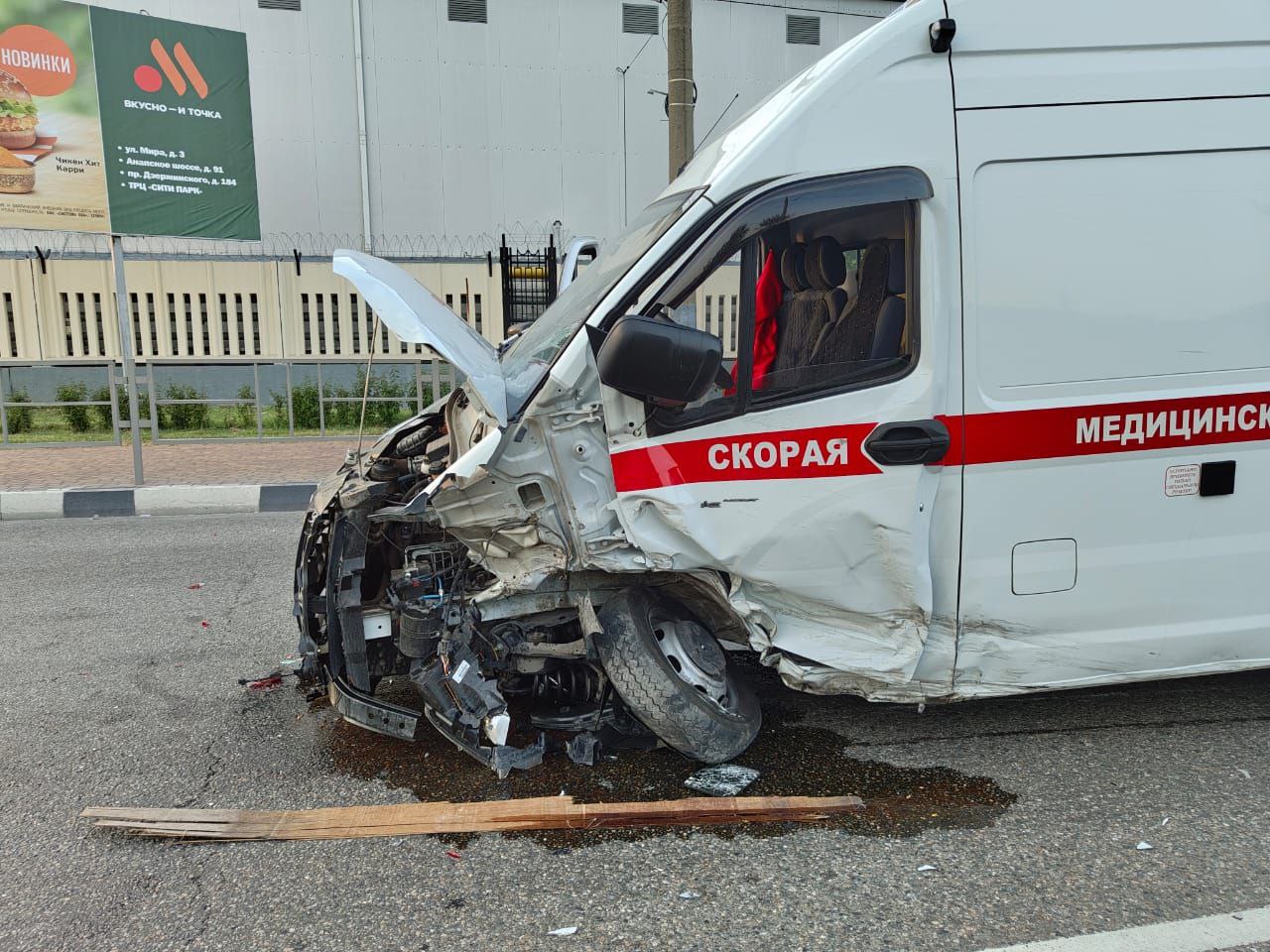 Массовое ДТП со скорой в Новороссийске — пострадали пациент и водитель